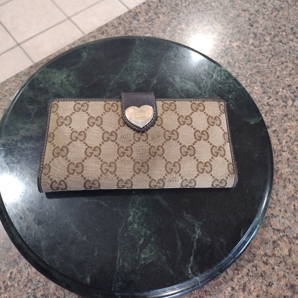 Gucci Monogram Heart Continental Long Wallet - Picture 13 of 17